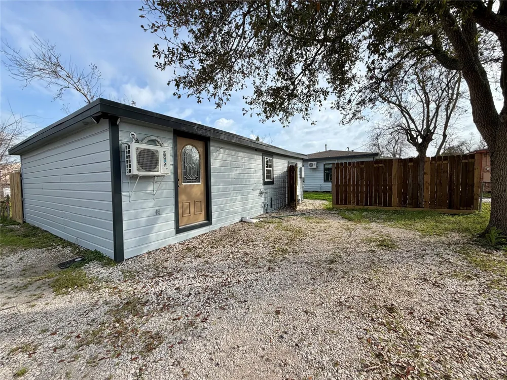 1214 W 5th Street Freeport, TX 77541