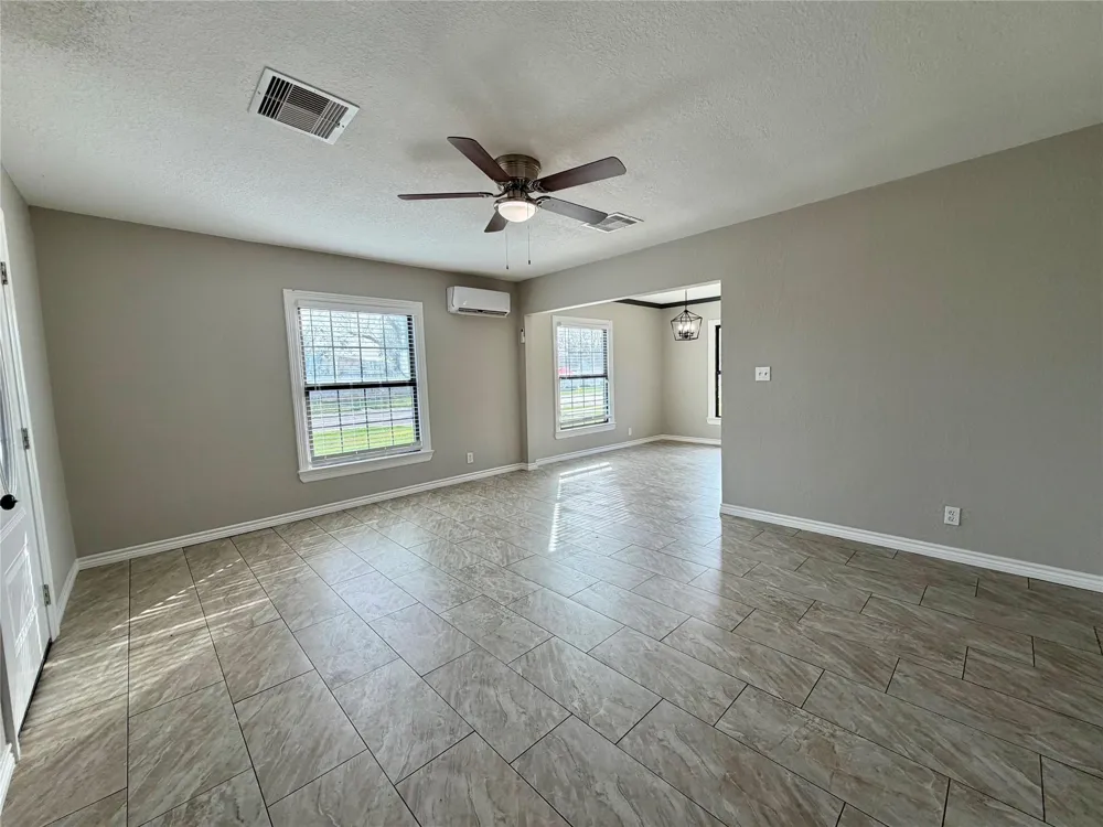 1214 W 5th Street Freeport, TX 77541
