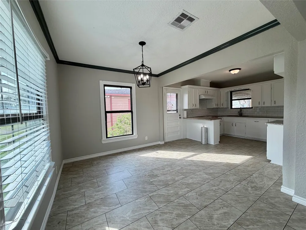 1214 W 5th Street Freeport, TX 77541