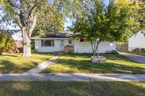 386 E Perkins