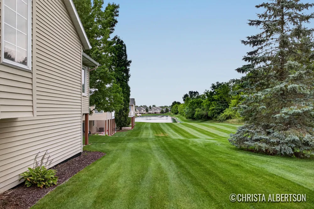 2555 Gracepoint Court SE #40 Caledonia, MI 49316