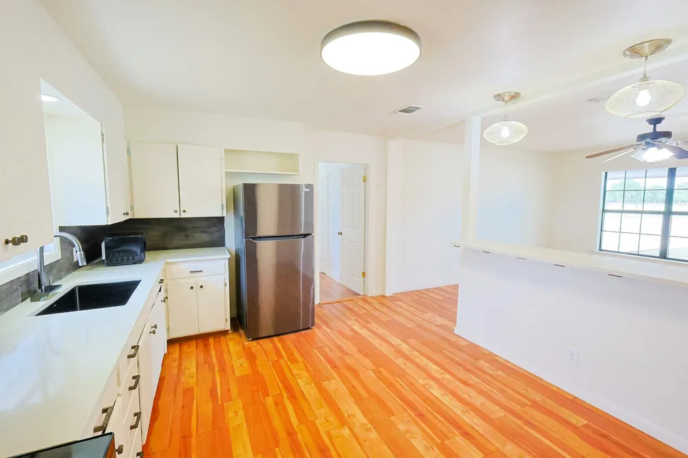 909 E Sarah Street Cuero, TX 77954