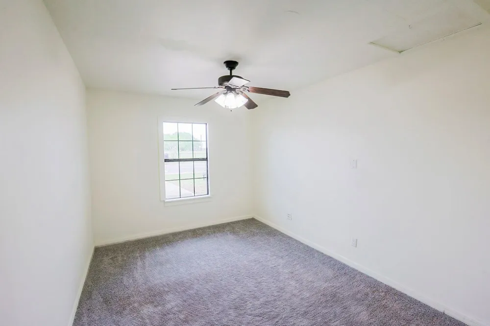 909 E Sarah Street Cuero, TX 77954