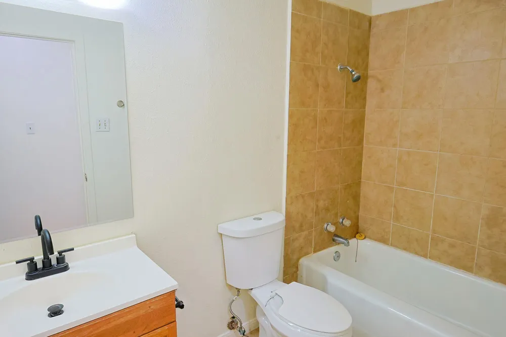 909 E Sarah Street Cuero, TX 77954
