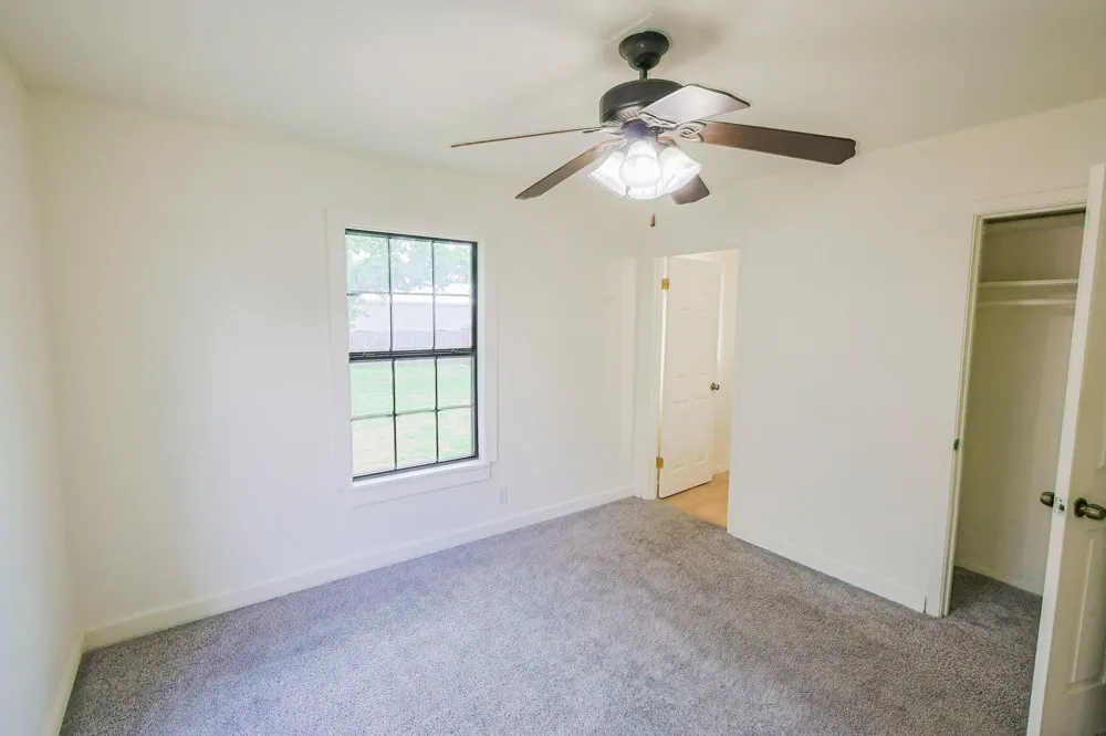 909 E Sarah Street Cuero, TX 77954
