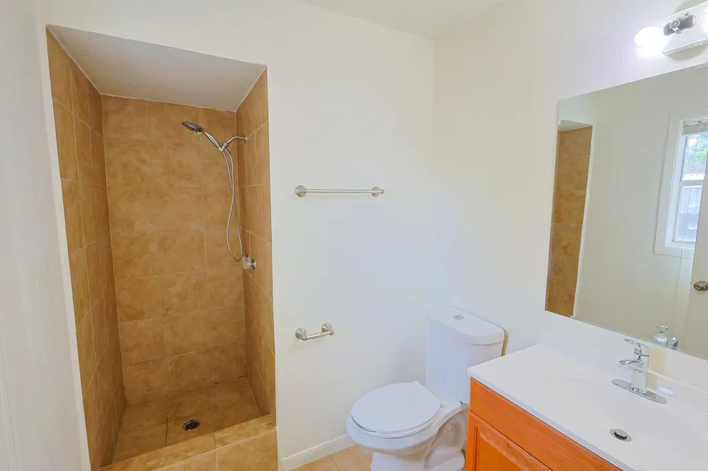 909 E Sarah Street Cuero, TX 77954