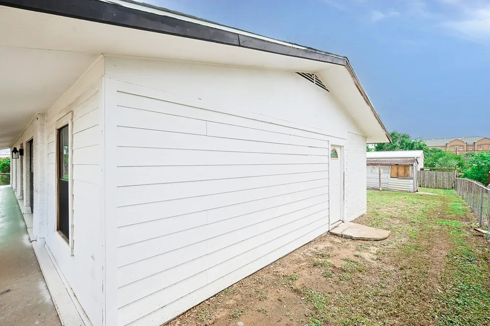 909 E Sarah Street Cuero, TX 77954