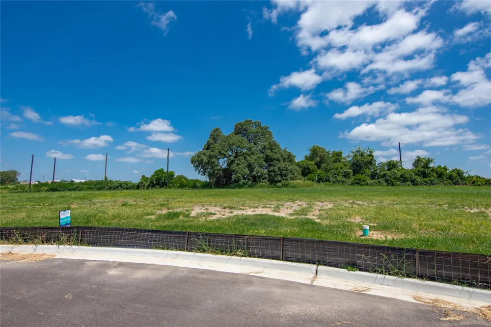 512 Trend View Drive Weimar, TX 78962