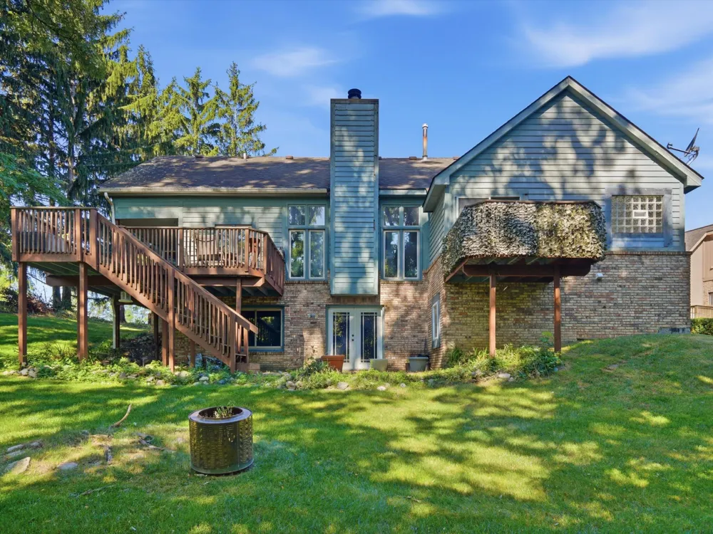 5220 Huron Hills Drive Commerce, MI 48382