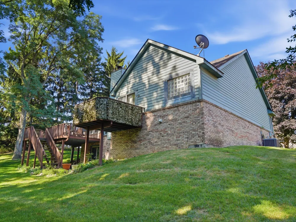 5220 Huron Hills Drive Commerce, MI 48382