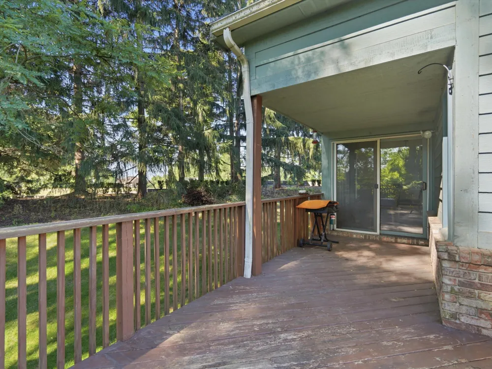 5220 Huron Hills Drive Commerce, MI 48382