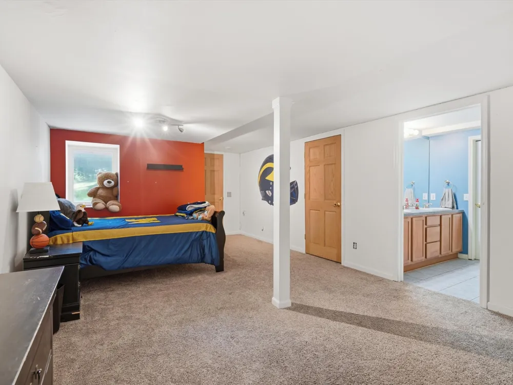 5220 Huron Hills Drive Commerce, MI 48382