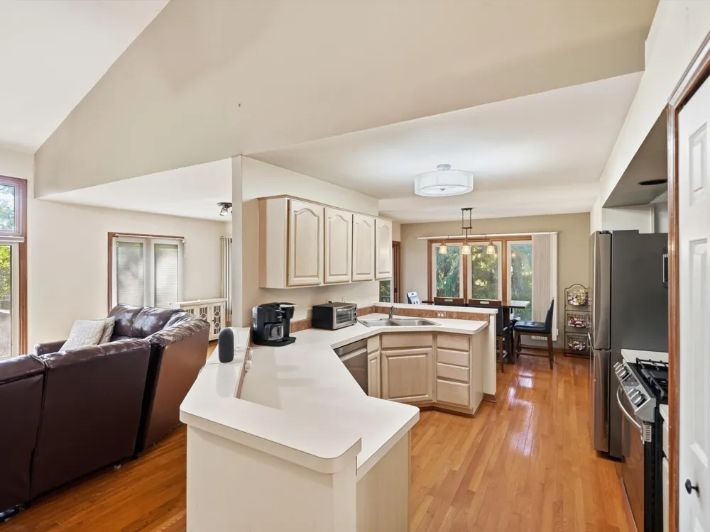 5220 Huron Hills Drive Commerce, MI 48382