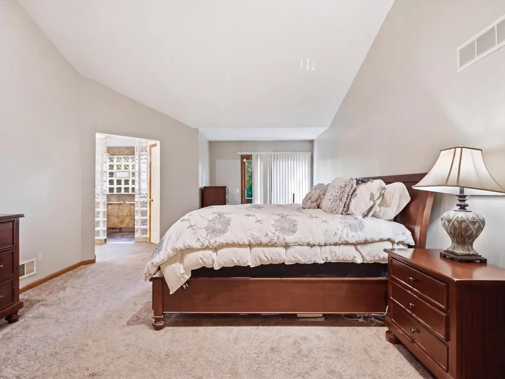 5220 Huron Hills Drive Commerce, MI 48382