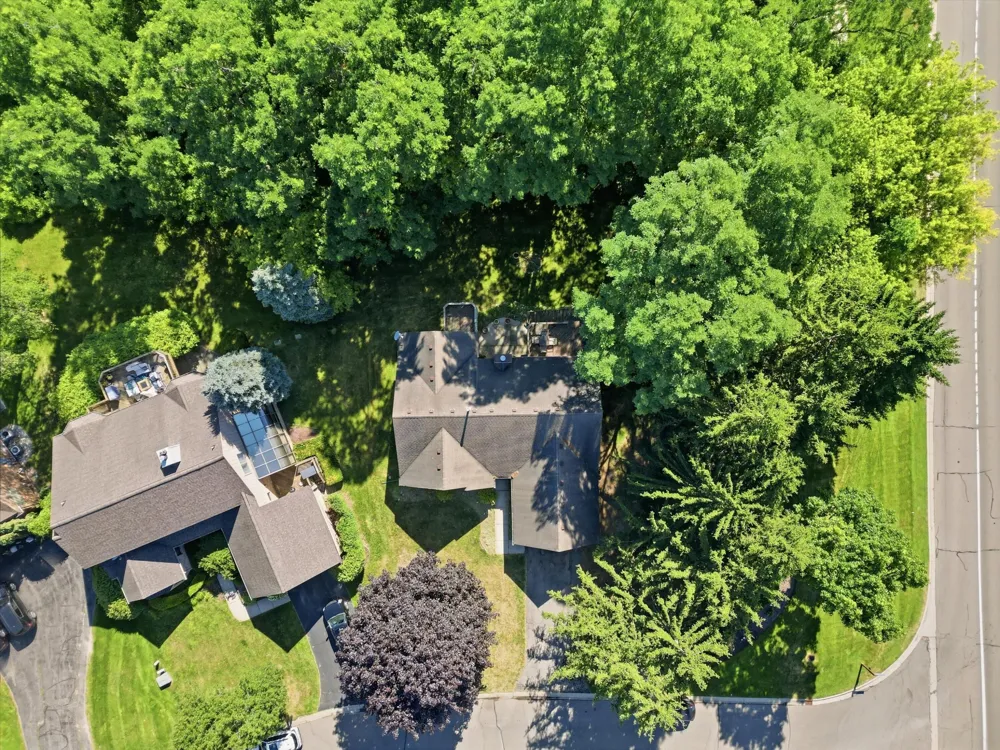 5220 Huron Hills Drive Commerce, MI 48382