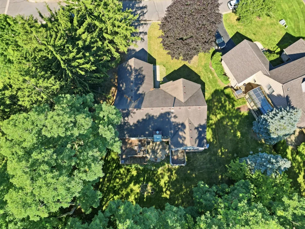 5220 Huron Hills Drive Commerce, MI 48382