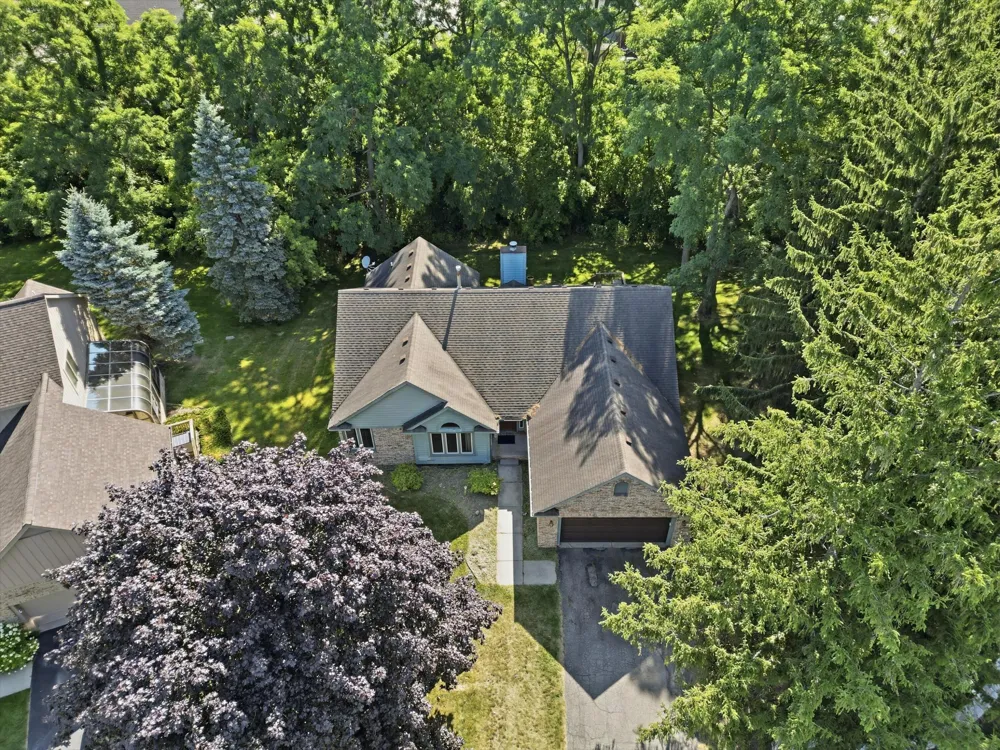 5220 Huron Hills Drive Commerce, MI 48382