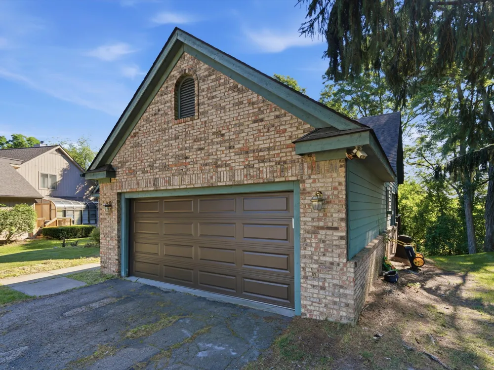 5220 Huron Hills Drive Commerce, MI 48382
