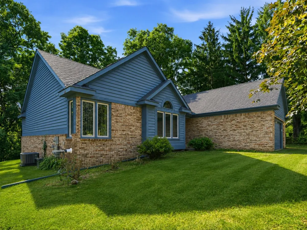 5220 Huron Hills Drive Commerce, MI 48382