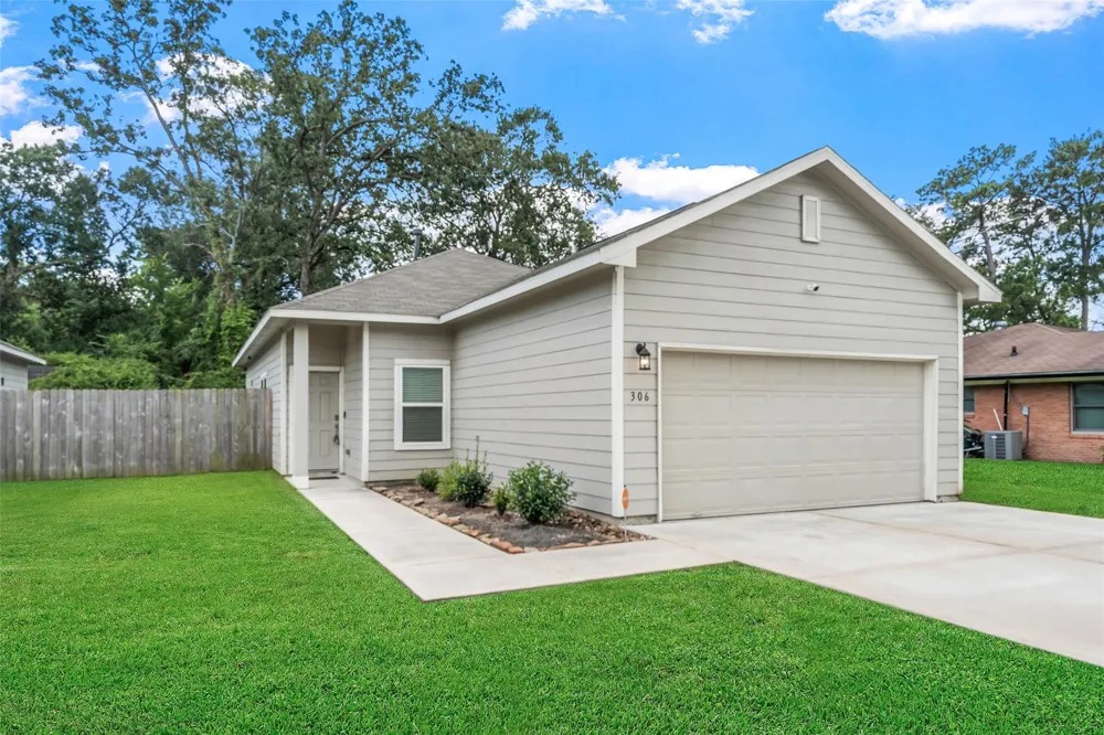 306 Helen Street Cleveland, TX 77328