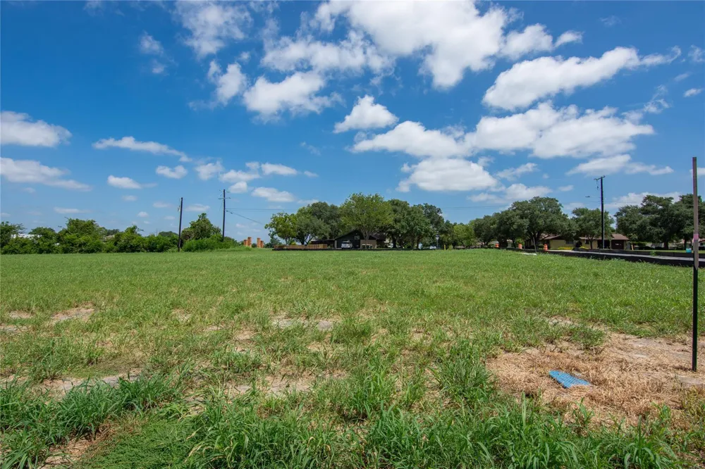 500 Trend View Drive Weimar, TX 78962