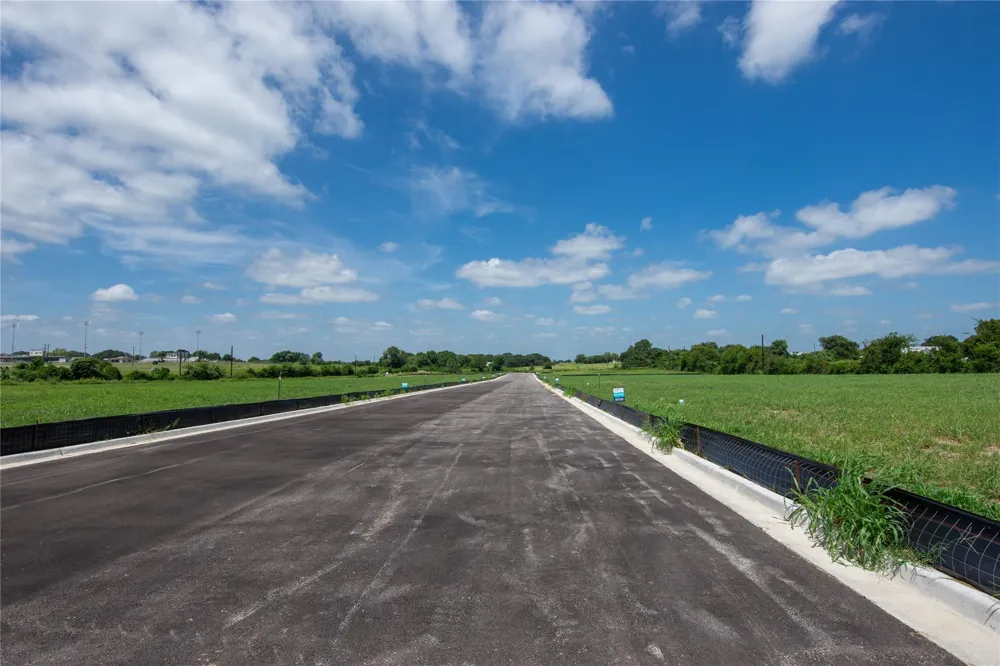 500 Trend View Drive Weimar, TX 78962