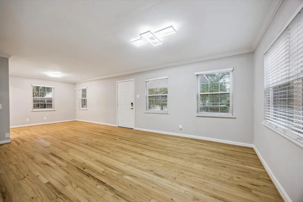 858 Azalea Street Houston, TX 77018