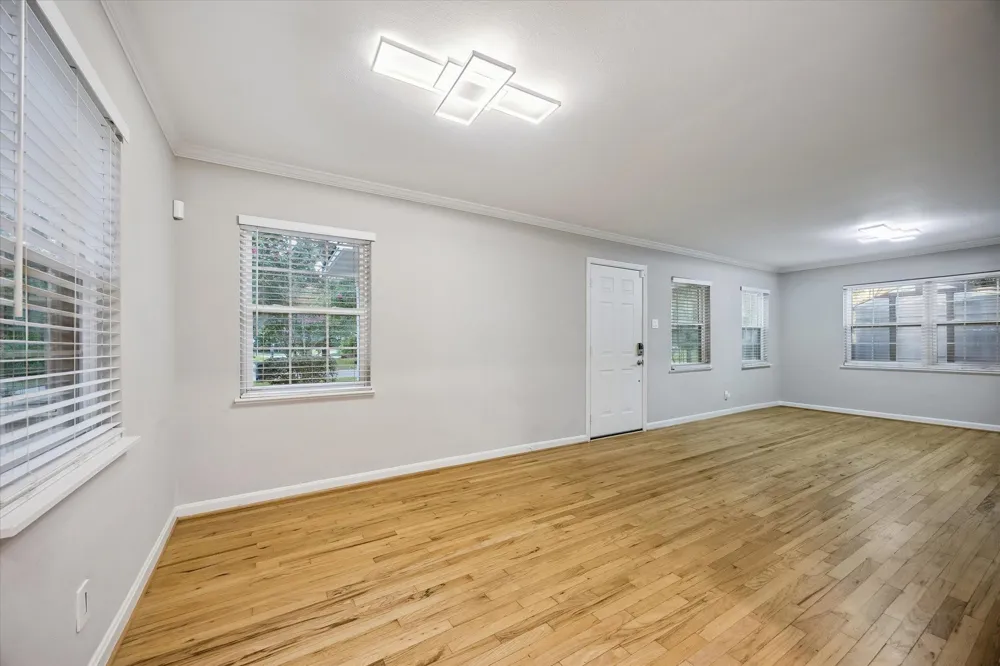 858 Azalea Street Houston, TX 77018