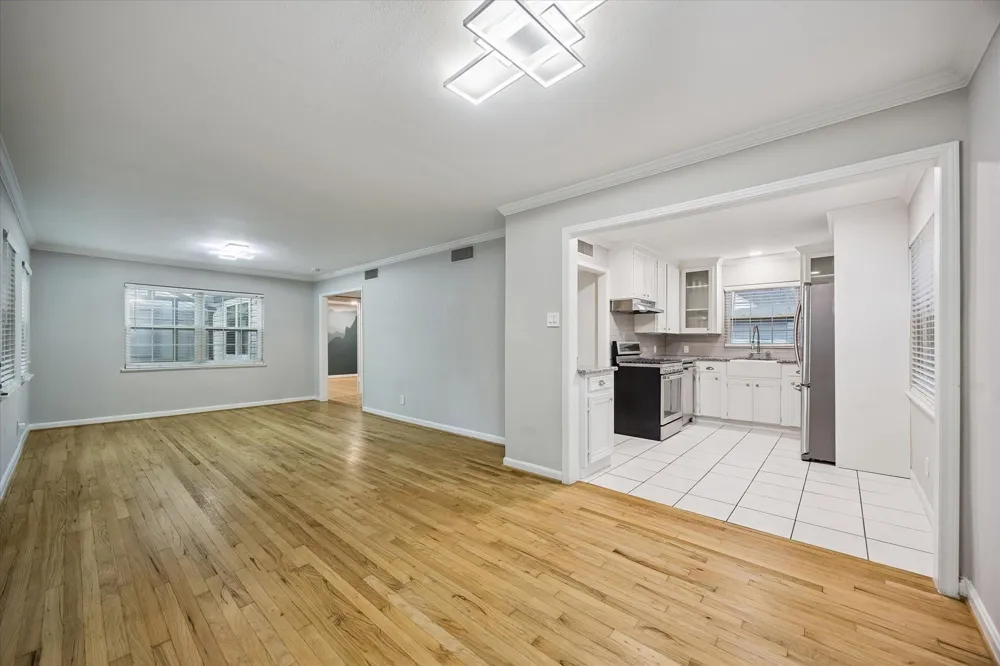 858 Azalea Street Houston, TX 77018
