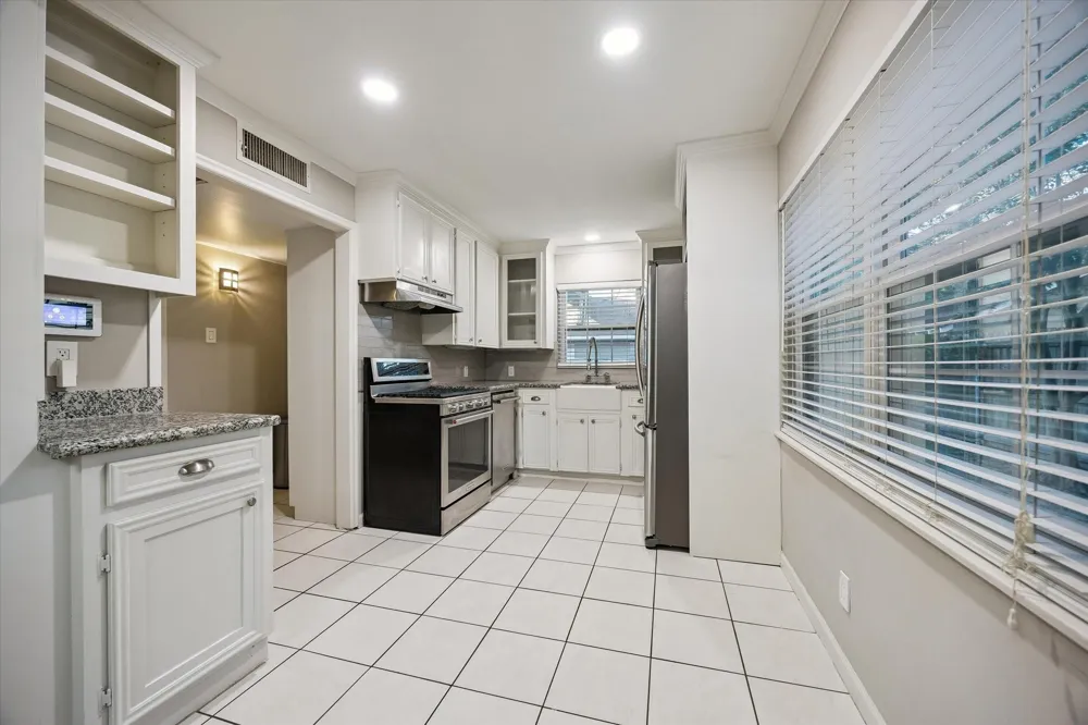 858 Azalea Street Houston, TX 77018