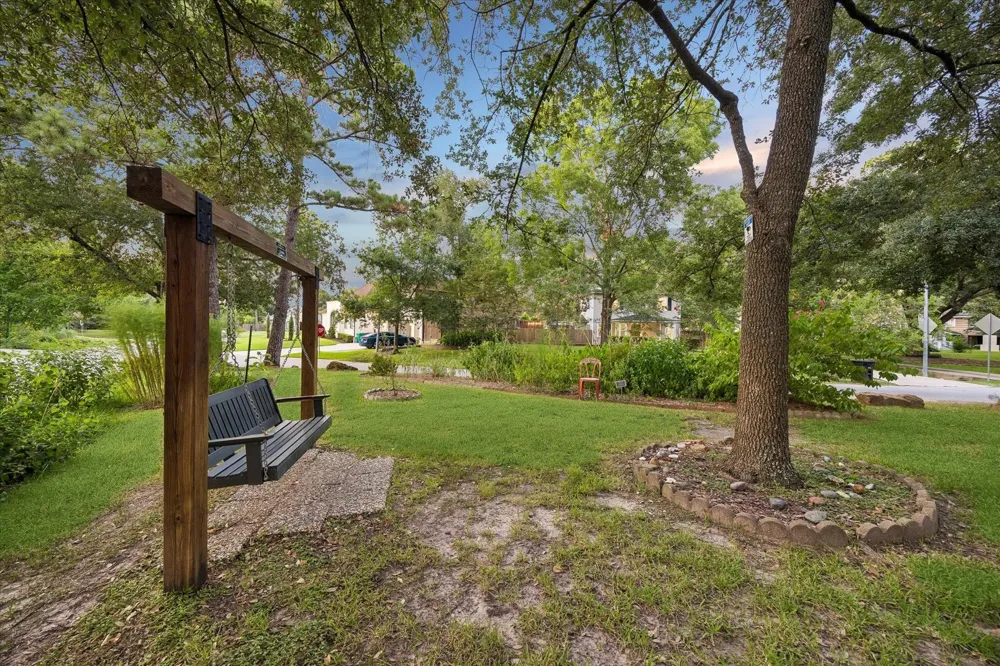 858 Azalea Street Houston, TX 77018