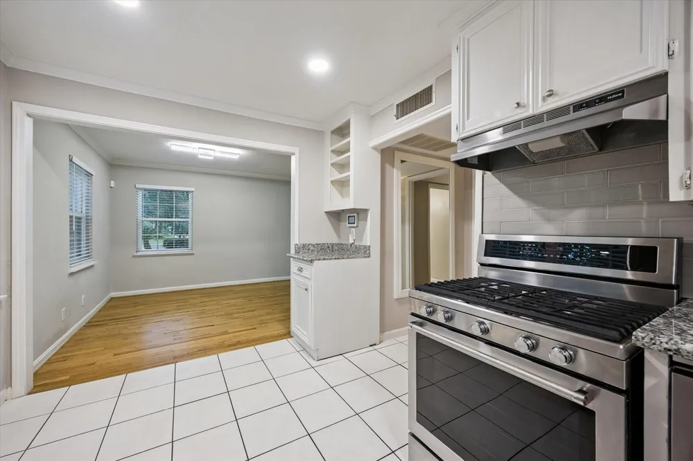858 Azalea Street Houston, TX 77018