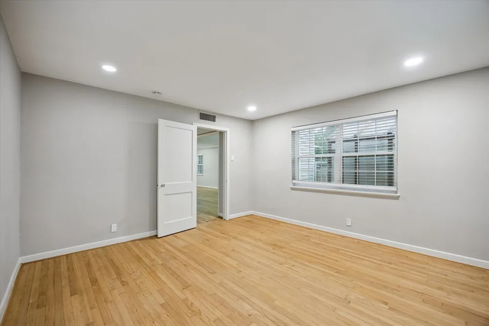858 Azalea Street Houston, TX 77018
