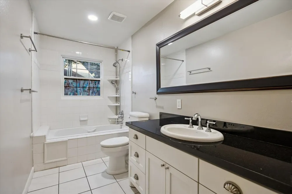 858 Azalea Street Houston, TX 77018