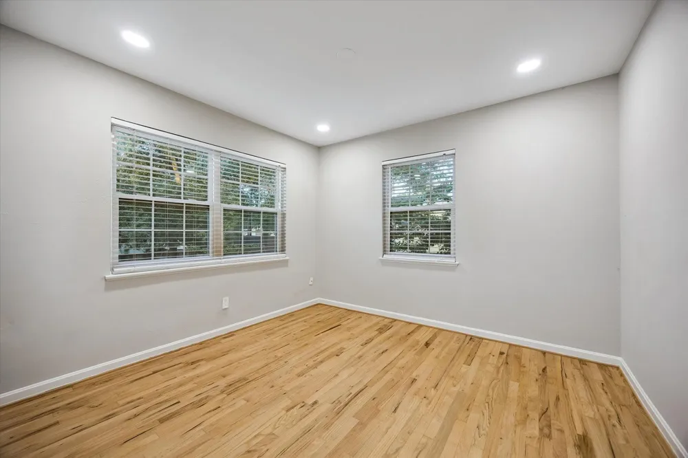 858 Azalea Street Houston, TX 77018