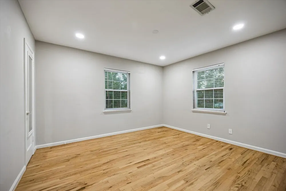 858 Azalea Street Houston, TX 77018