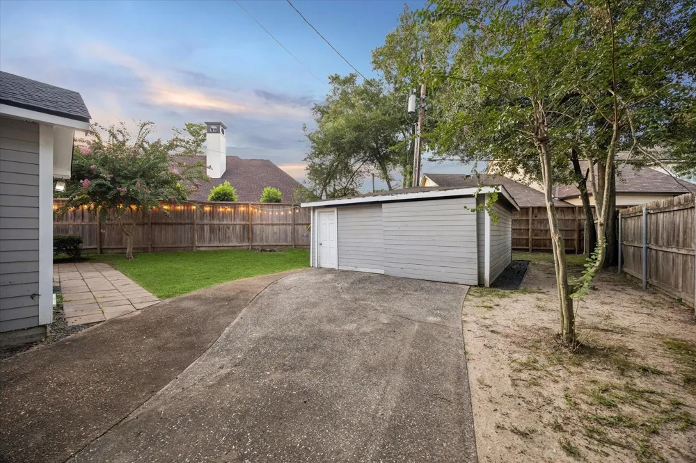 858 Azalea Street Houston, TX 77018