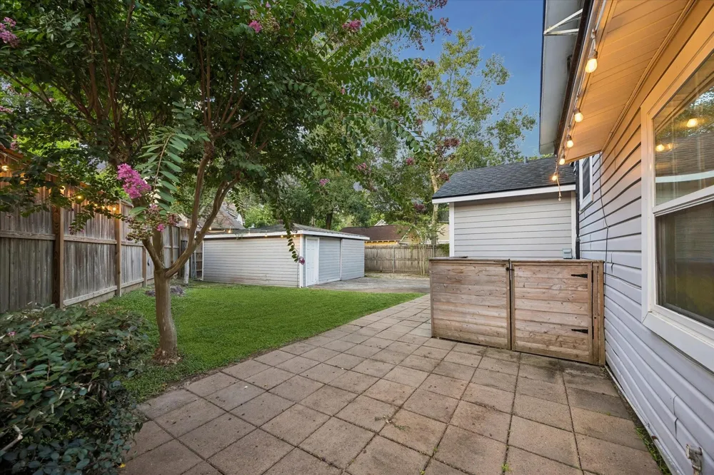858 Azalea Street Houston, TX 77018