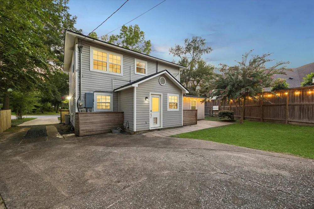 858 Azalea Street Houston, TX 77018