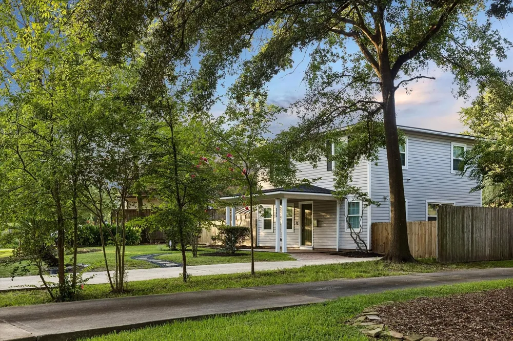 858 Azalea Street Houston, TX 77018
