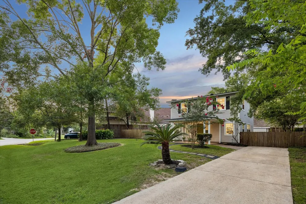 858 Azalea Street Houston, TX 77018