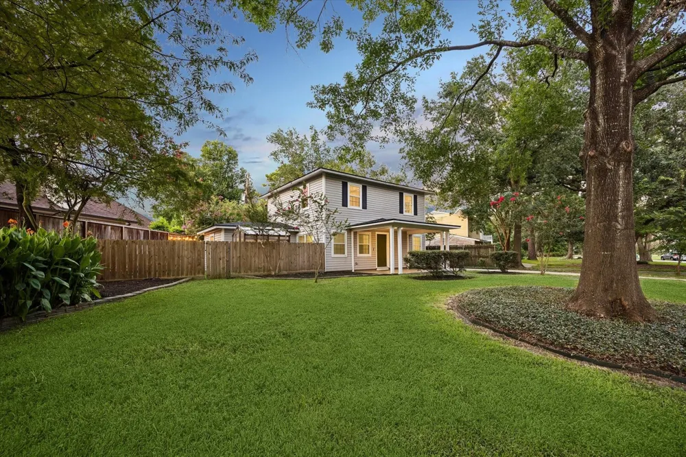 858 Azalea Street Houston, TX 77018