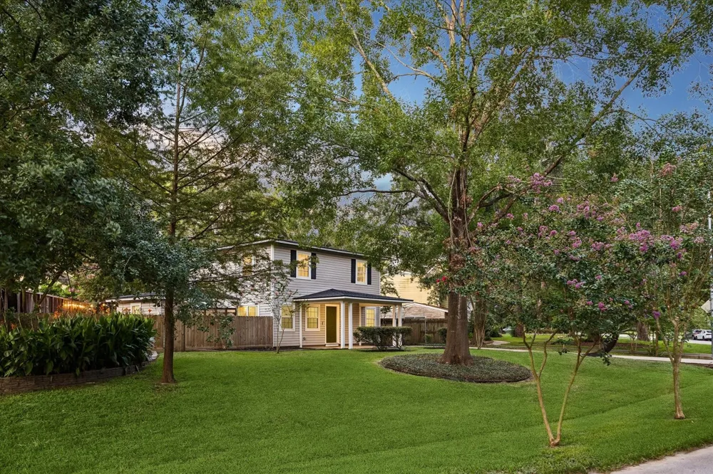 858 Azalea Street Houston, TX 77018