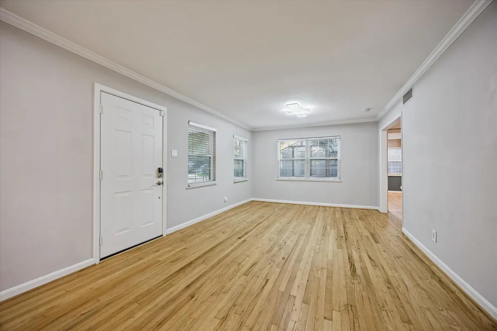858 Azalea Street Houston, TX 77018