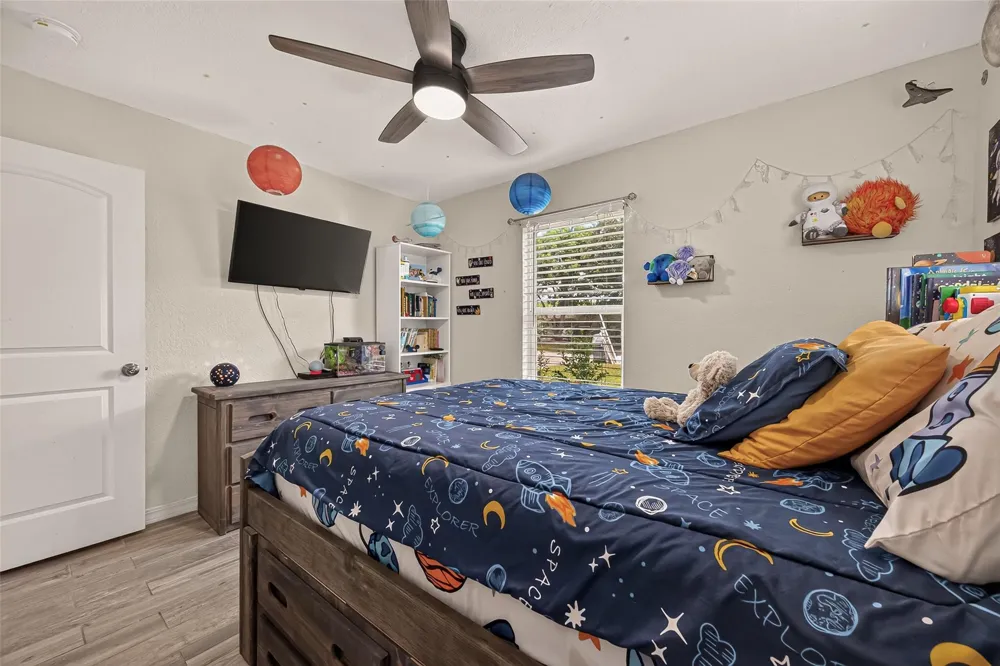 901 Temple Circle Hitchcock, TX 77563