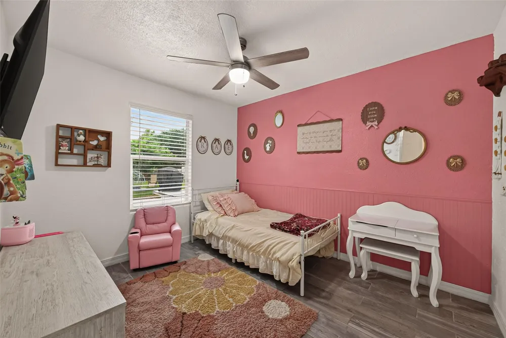901 Temple Circle Hitchcock, TX 77563