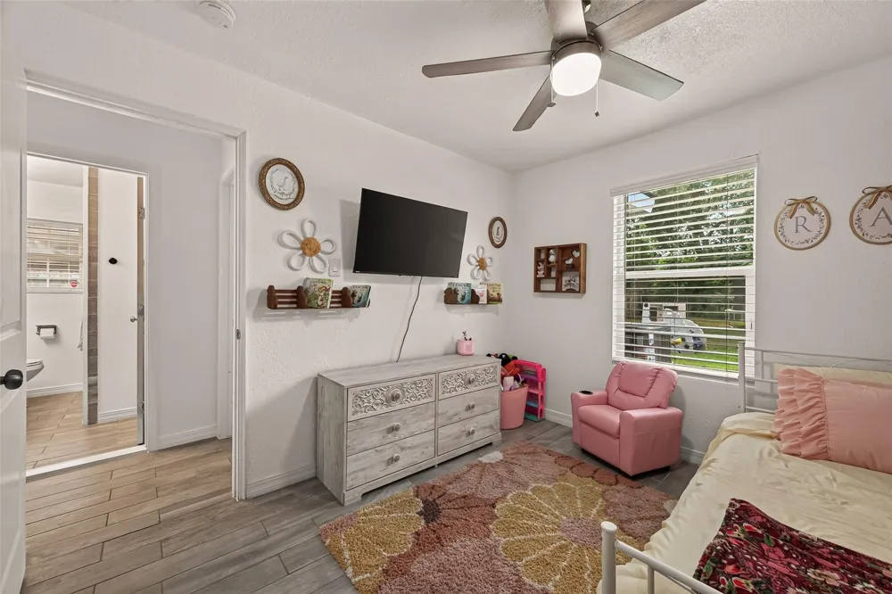901 Temple Circle Hitchcock, TX 77563