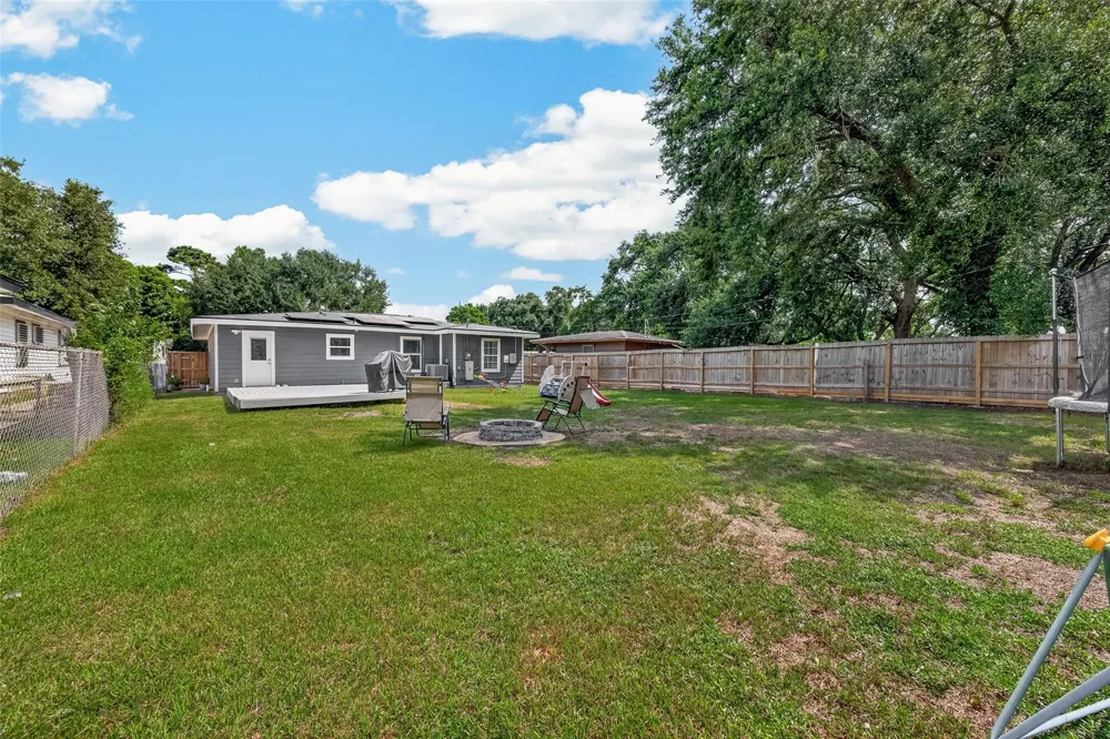 901 Temple Circle Hitchcock, TX 77563