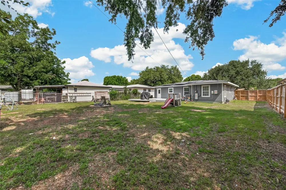 901 Temple Circle Hitchcock, TX 77563