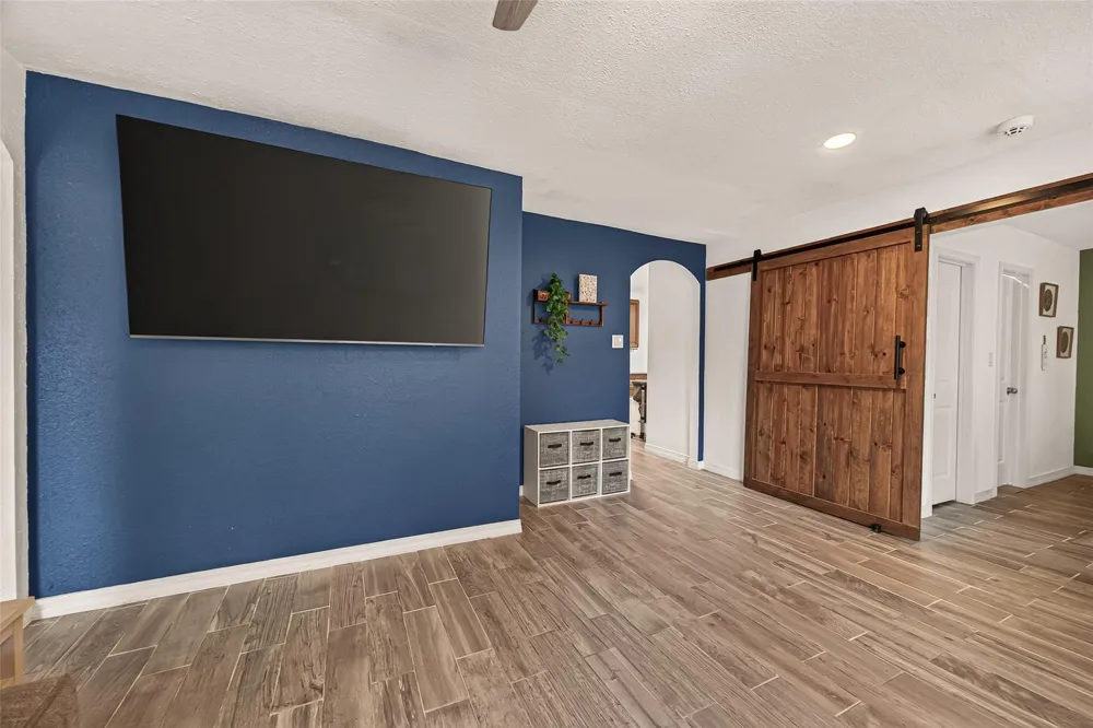 901 Temple Circle Hitchcock, TX 77563